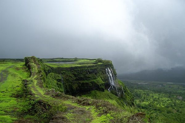 Monsoon Magic Near Pune: Your Ultimate Guide to 21 Rainy Season Retreats!