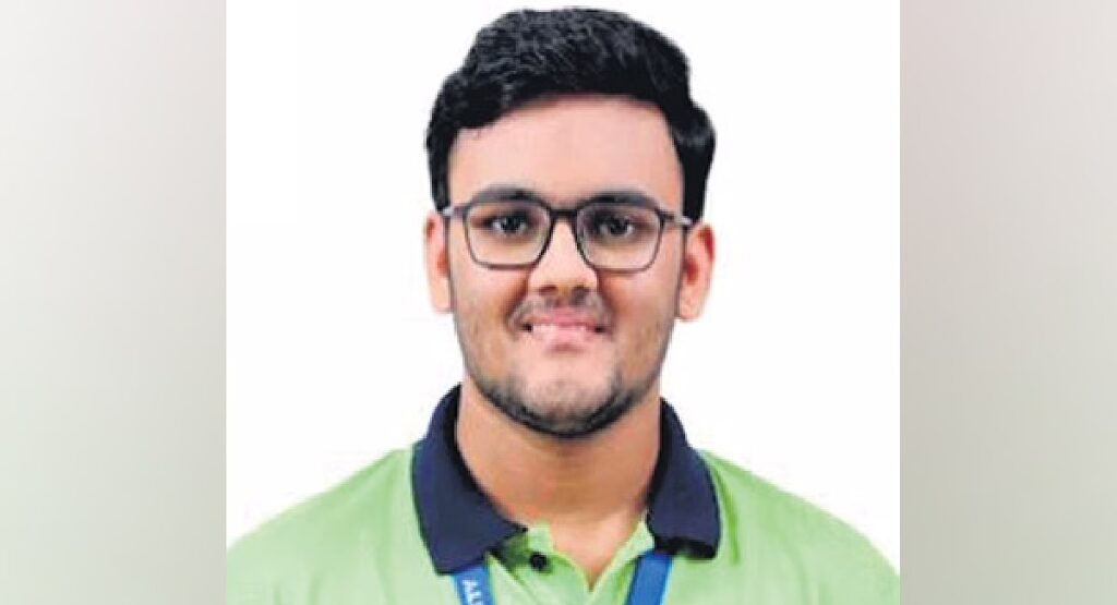The Joint Entrance Examination (JEE) Advanced 2025 Rajit Gupta from Kota, Rajasthan, who secured the All India Rank (AIR) 1 with an impressive score of 332 out of 360. 